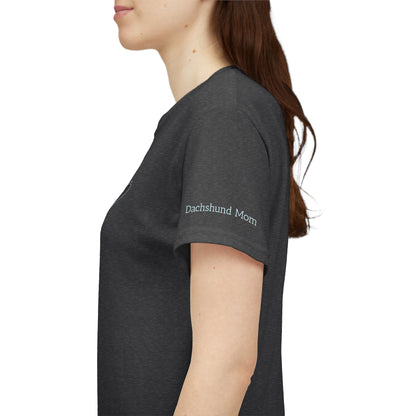 DACHSHUND MOM (Black and Tan Dachshund) - 100% Cotton T-Shirt